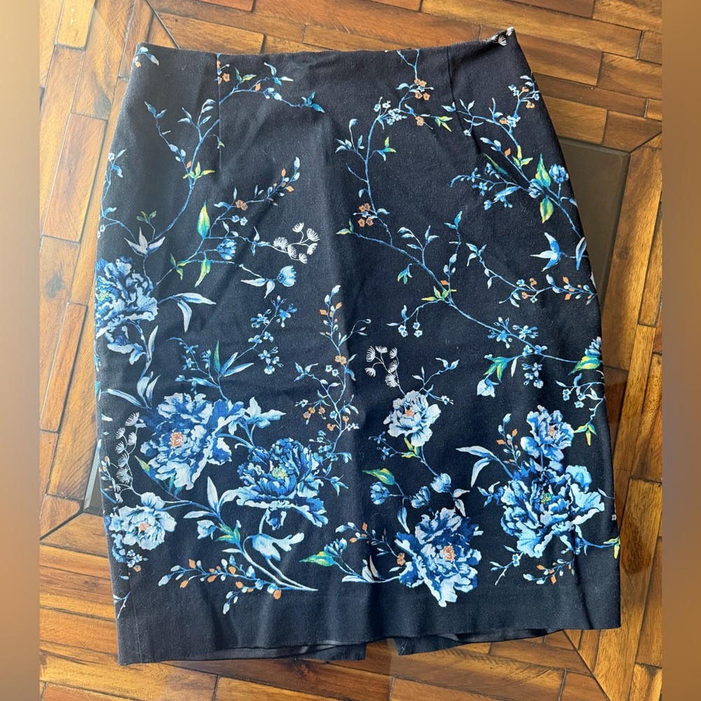 White House Black Market Black and Blue Floral Pencil Skirt